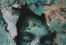Grunge aesthetic lock screen wallpapers create a bold backdrop blending distressed textures under soft light.