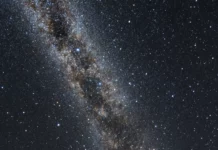 Starry galaxy wallpapers for iPhone, the silent breath of mountains crowned with silver stars.