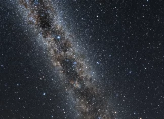 Starry galaxy wallpapers for iPhone, the silent breath of mountains crowned with silver stars.
