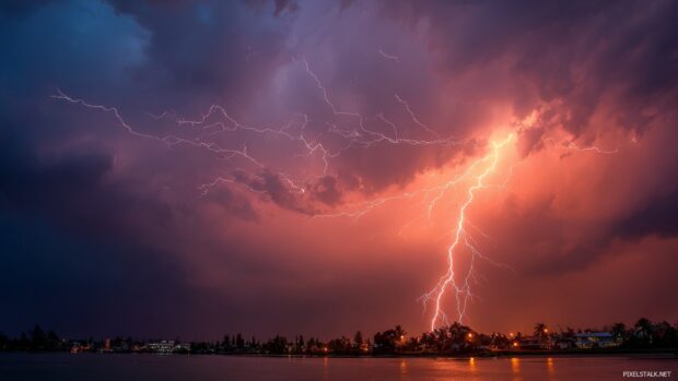 Amazing Lightning Wallpapers HD with intricate details and spectacular views.