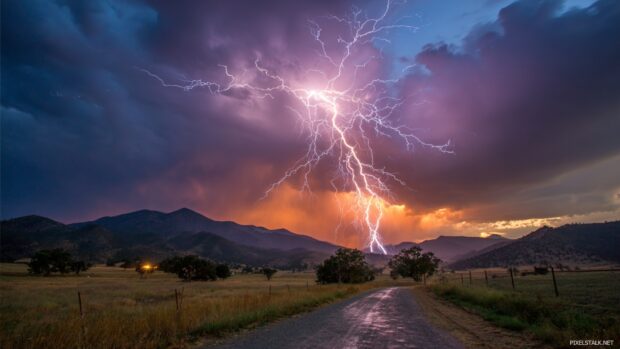 Artistic Lightning Storm HD Wallpapers that blend creativity and nature.