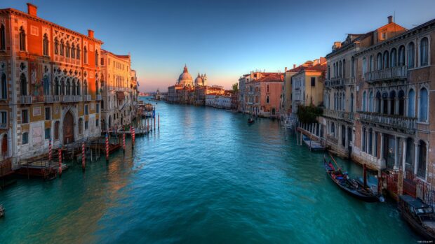 Scenic Venice Italy Wallpapers offering panoramic vistas of the lagoon.
