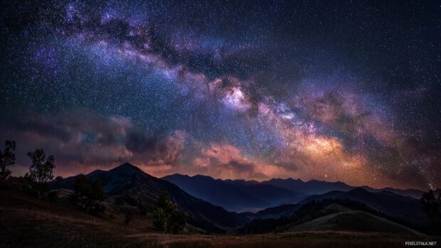 Starry night wallpapers hd for Windows presenting a panoramic view of the universe bursting with colors.