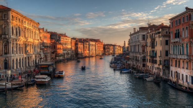 Venice Italy Wallpapers Download available for mobile and desktop use.