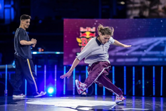 1920x1280 Breakdancing