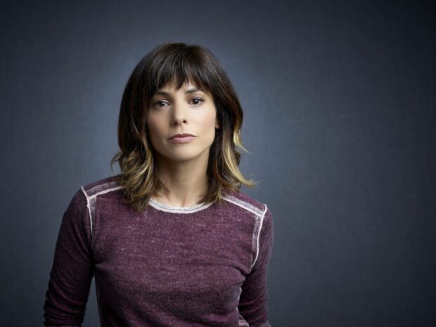 A woman from A Million Little Things tv series poses against a gray background, 2K Desktop Wallpaper