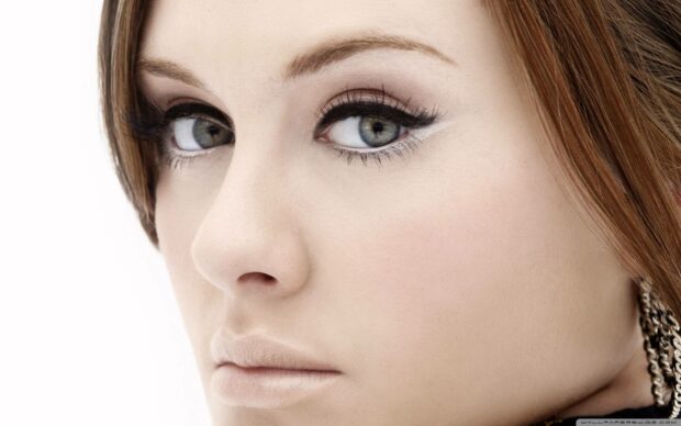 A close up portrait of Adele showing her makeup and facial features, 2K Desktop Wallpaper