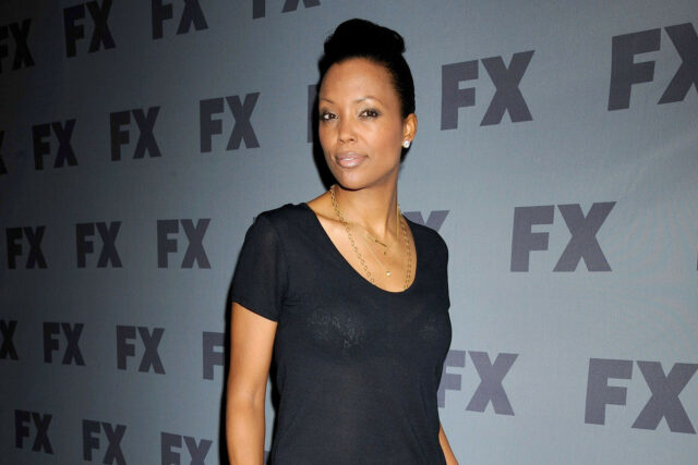 Aisha Taylor Wallpaper Stylish Black Outfit On FX Event Background