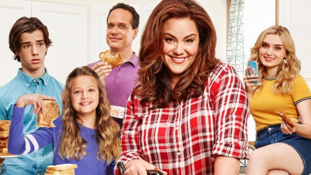 American Housewife Family Kitchen Scene Wallpaper