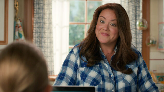 American Housewife TV Series Character Smiling Wallpaper
