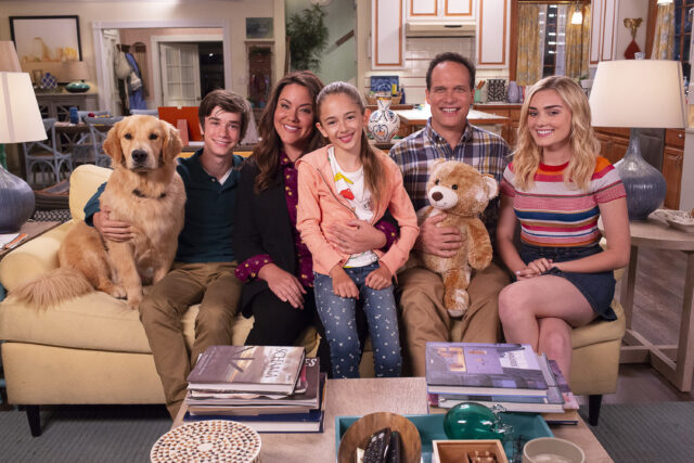 American Housewife TV Series Family Gathering Scene Wallpaper