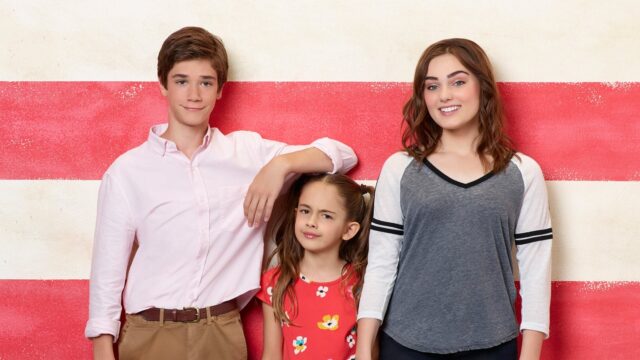 American Housewife TV Series Family Portrait Wallpaper