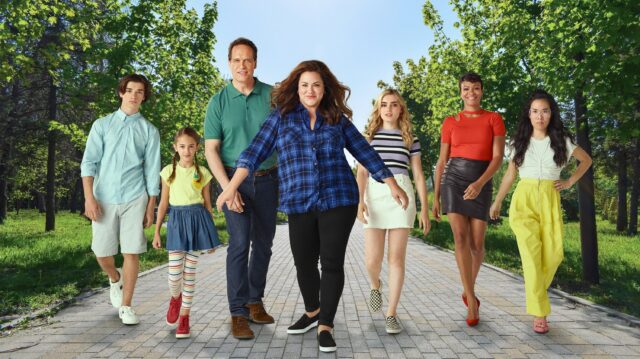 American Housewife TV Series Family Stroll Wallpaper