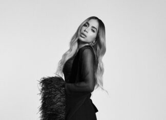 Anitta Elegant Black Sheer Dress High Heels Stylish Wallpaper