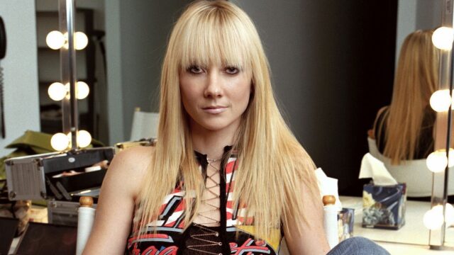 Anne Heche Glamorous Makeup Room Wallpaper