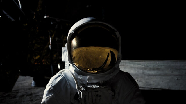 Apollo 11 Astronaut On Lunar Surface Wallpaper