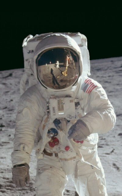 Apollo 11 Astronaut On The Moon Surface Wallpaper