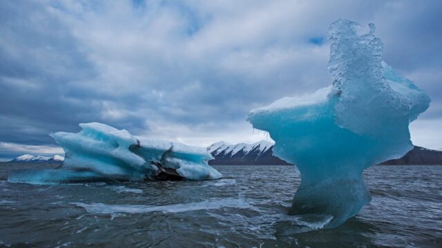 Arctic Ocean Wallpapers Beautiful Blue Icebergs Floating On Cold Ocean Waters