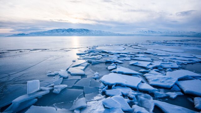 Arctic Ocean Wallpapers Frozen Ice Sheets And Snowy Mountains Under Soft Sunlight