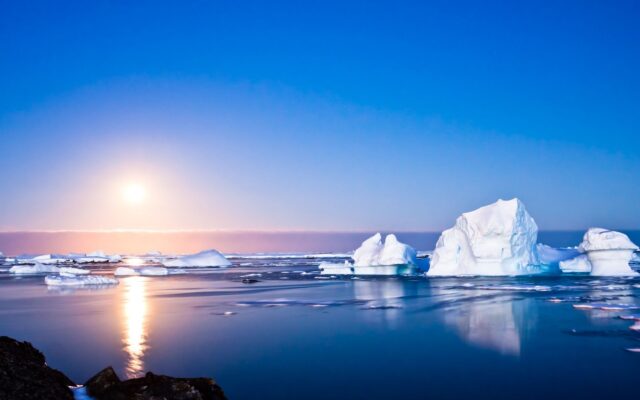 Arctic Ocean Wallpapers Stunning Icebergs And Calm Waters At Sunset