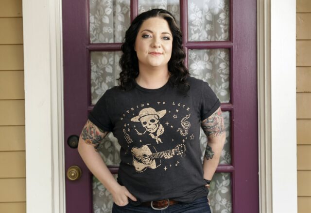 Ashley McBryde Casual Portrait For Wallpapers