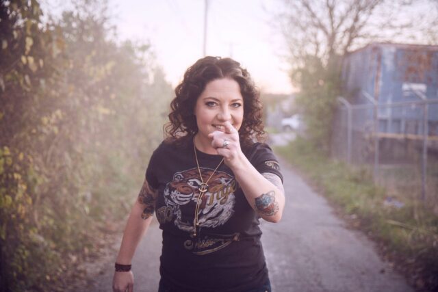 Ashley McBryde Wallpaper Singer Pointing On Pathway