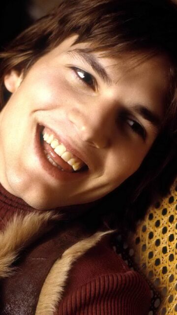 Ashton Kutcher Close Up Smiling Portrait Wallpaper In Warm Tones