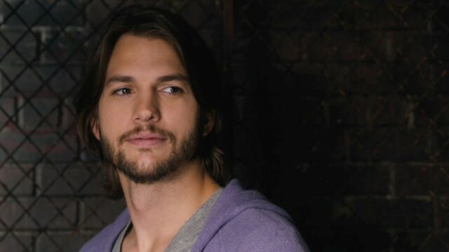 Ashton Kutcher Casual Look With Beard In Urban Background Wallpaper
