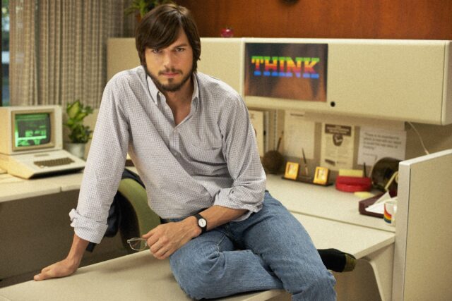 Ashton Kutcher Casual Office Look Vintage Computer Background Wallpapers