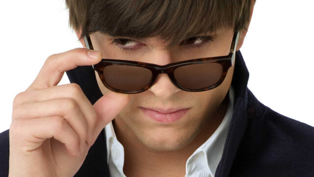 Ashton Kutcher Stylish Close Up Wearing Sunglasses Wallpaper