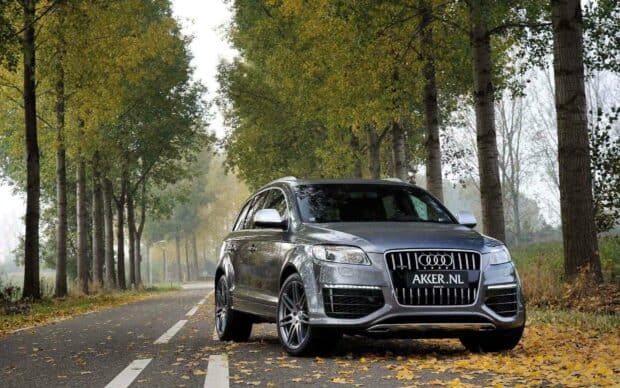 An Audi Q7 is parked on a tree lined road covered with fallen leaves, HD Desktop Wallpaper