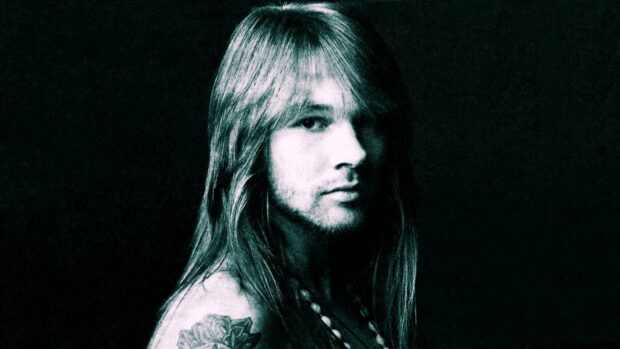 A close up portrait of Axl Rose with long hair and a beaded necklace, HD Desktop Wallpaper