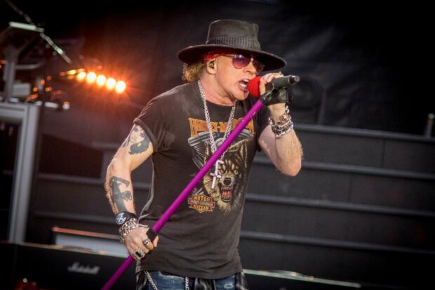 Axl Rose is passionately singing live during a concert performance, 2K Desktop Wallpaper