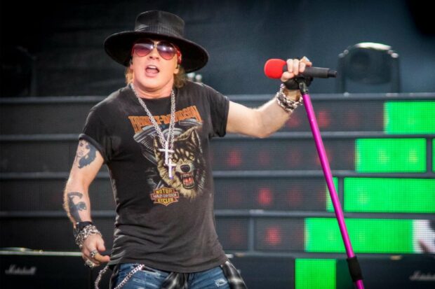 Axl Rose is performing live with a microphone in hand, HD Desktop Wallpaper