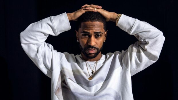 A close up of Big Sean wearing a white hoodie and gold jewelry, HD Desktop Wallpaper