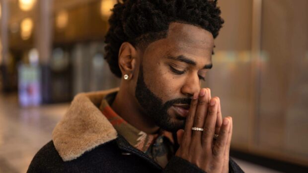 Big Sean is seen with his hands together in a thoughtful pose, HD Desktop Wallpaper