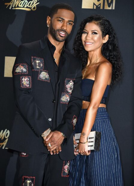 Big Sean standing next to a smiling woman at an event wearing a decorated suit, 2K PC Wallpaper