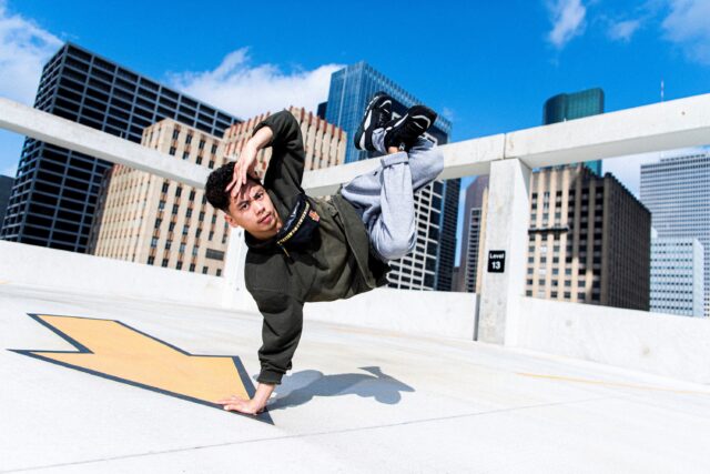 Breakdancing In Urban Cityscape Vibrant Wallpaper