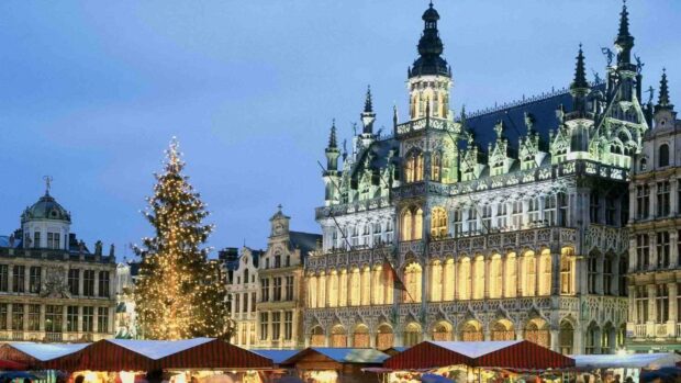The Brussels Christmas market glows with festive lights in front of historic buildings, HD Desktop Wallpaper