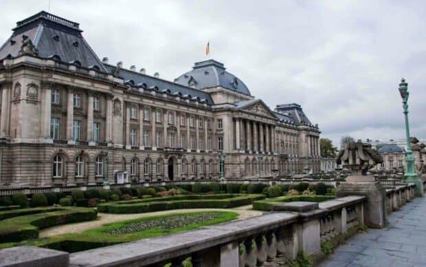 The Brussels Royal Palace stands with its detailed architecture and well kept gardens in front, Brussels Wallpapers, HD Desktop Wallpaper