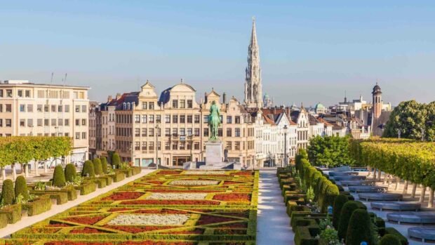 A scenic view of Brussels with manicured gardens and historic buildings under a clear sky, HD Desktop Wallpaper