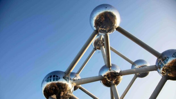 The Atomium structure in Brussels showcases futuristic design with reflective spheres against a clear blue sky, HD Desktop Wallpaper