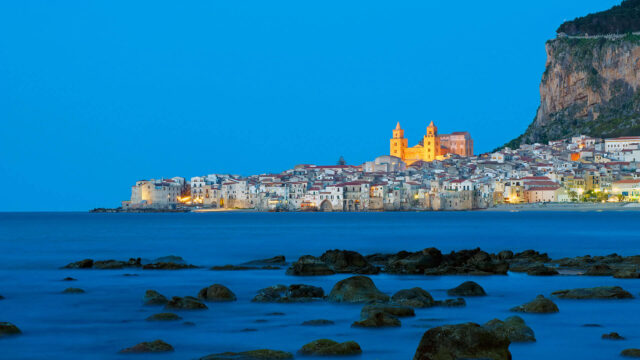 Cefalu Coastal View At Dusk Italy Wallpaper