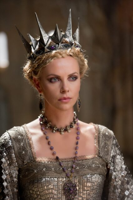 Charlize Theron As Queen Ravenna In Stunning Regal Attire Wallpaper