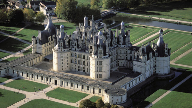 Chateau De Chambord Aerial View With Gardens And Moat Wallpaper