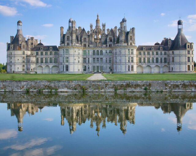 Chateau De Chambord Stunning Reflection Wallpaper In Clear Calm Water And Blue Sky