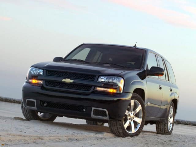 Chevrolet Trailblazer On Beach At Sunset Wallpaper