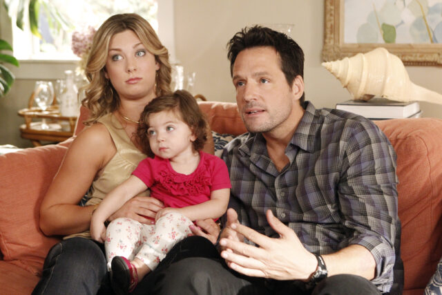 Cougar Town Family Moment Cozy Couch Scene Wallpaper