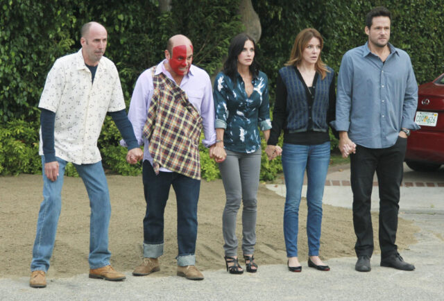Cougar Town Series Cast Holding Hands Wallpaper SEO Friendly