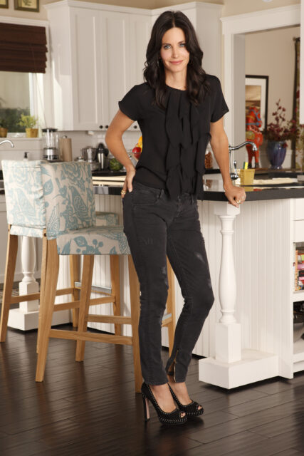 Cougar Town TV Series Elegant Kitchen Scene Wallpaper